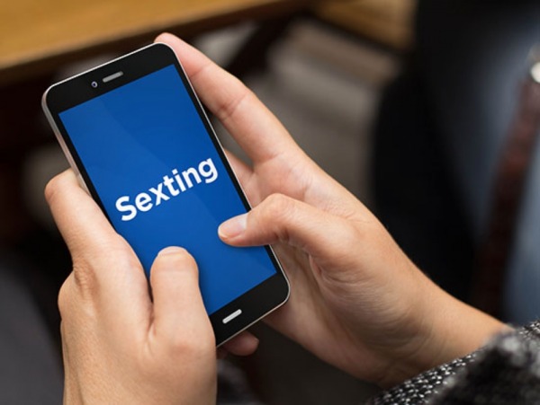 50 example sexting ideas you can use right now