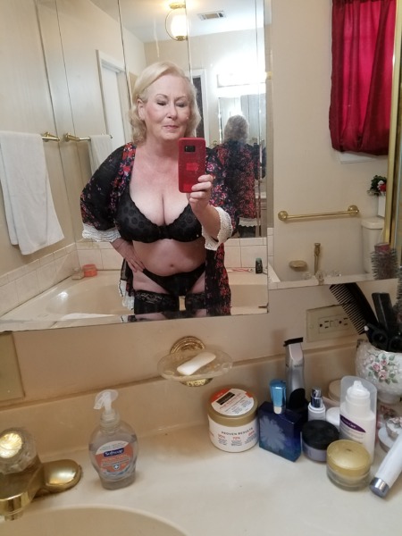 Michelle Hardenbrook gilf mirror selfie in lingerie 